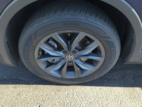 Certified 2022 Volkswagen Tiguan SE w/ Panoramic Sunroof Package image 25