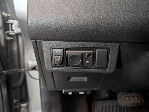Used 2011 Nissan Versa 1.8 S w/ Plus Pkg FWD image 31