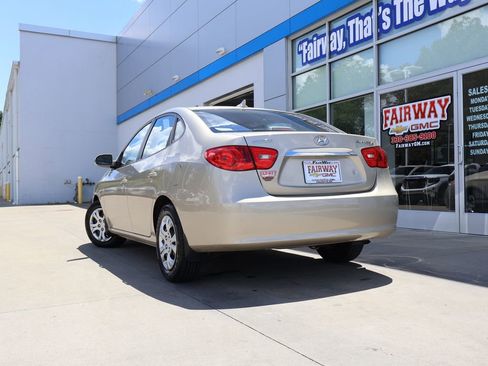 Used 2010 Hyundai Elantra GLS FWD image 29