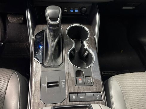 Used 2022 Toyota Highlander Platinum FWD image 42