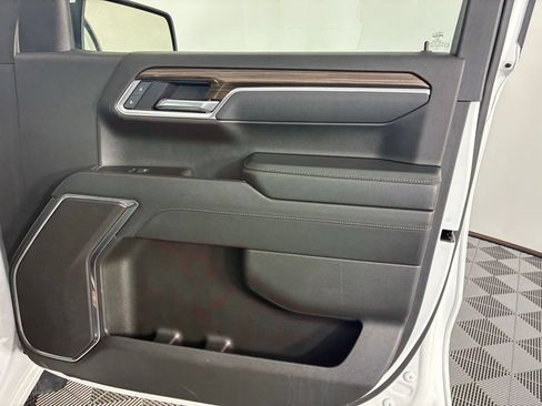 Used 2025 Chevrolet Silverado 1500 LT AWD/4WD image 28