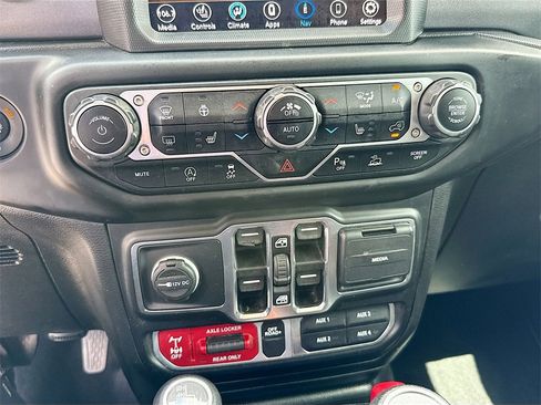 Used 2021 Jeep Gladiator Mojave image 17