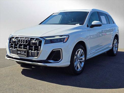 Used 2025 Audi Q7 2.0T Premium w/ Convenience Package image 3