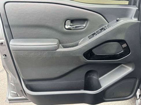 Used 2023 Nissan Frontier SV w/ Midnight Edition Package image 16