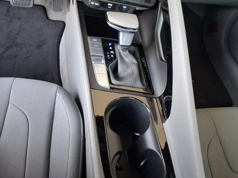 New 2026 Hyundai Elantra Hybrid FWD image 17