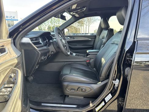 Used 2023 Jeep Grand Cherokee L Overland image 16