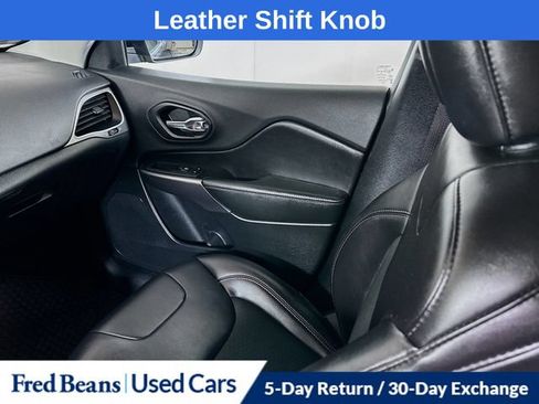 Used 2019 Jeep Cherokee Latitude Plus w/ Cold Weather Group AWD/4WD image 29