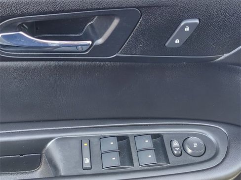 Used 2017 Chevrolet Traverse LT w/ Style and Technology Package image 12