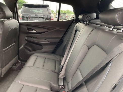 Used 2025 Buick Envista Sport Touring image 11