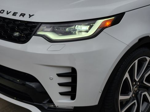 Certified 2025 Land Rover Discovery Dynamic SE image 9