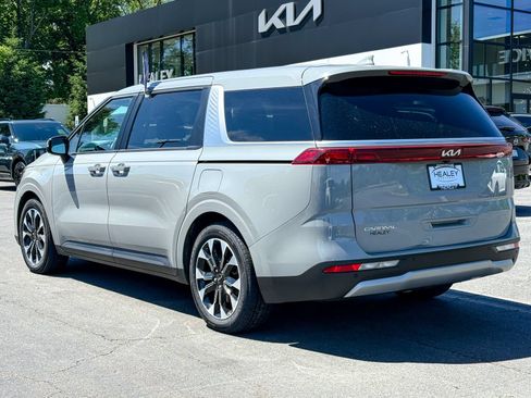 Used 2024 Kia Carnival EX FWD image 6