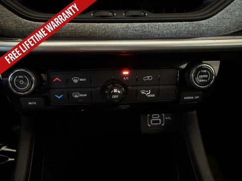 Used 2024 Jeep Compass Latitude AWD/4WD image 33
