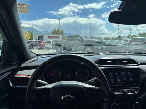 Used 2021 Chevrolet TrailBlazer RS w/ Technology Package FWD image 21