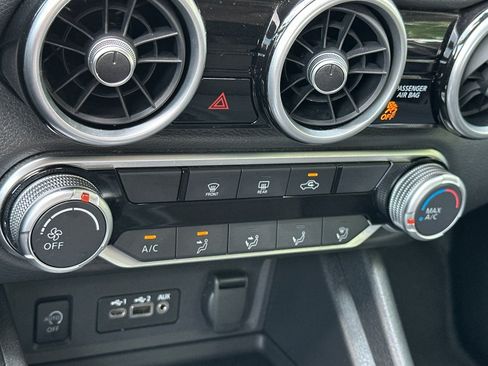Used 2025 Nissan Sentra SV FWD image 21