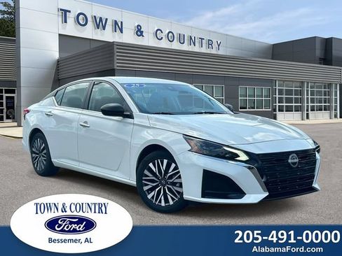 Used 2025 Nissan Altima 2.5 SV FWD image 1