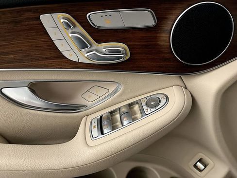 Used 2022 Mercedes-Benz GLC 300 image 13