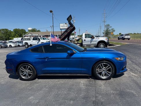 Used 2017 Ford Mustang Premium RWD image 5
