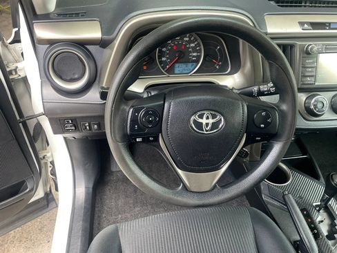 Used 2015 Toyota RAV4 LE FWD image 14
