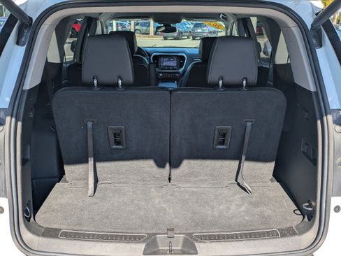 Used 2023 GMC Acadia SLT image 13