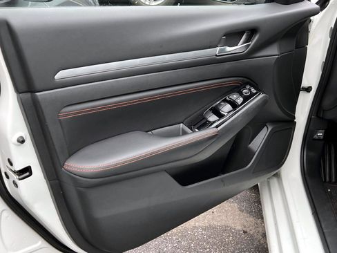 Used 2023 Nissan Altima 2.5 SR FWD image 15