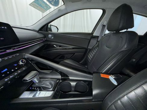 Used 2023 Hyundai Elantra Limited image 5