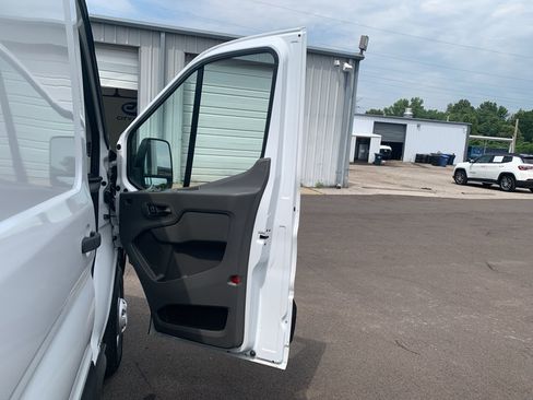 Used 2024 Ford Transit 250 148 Medium Roof Extended AWD image 32
