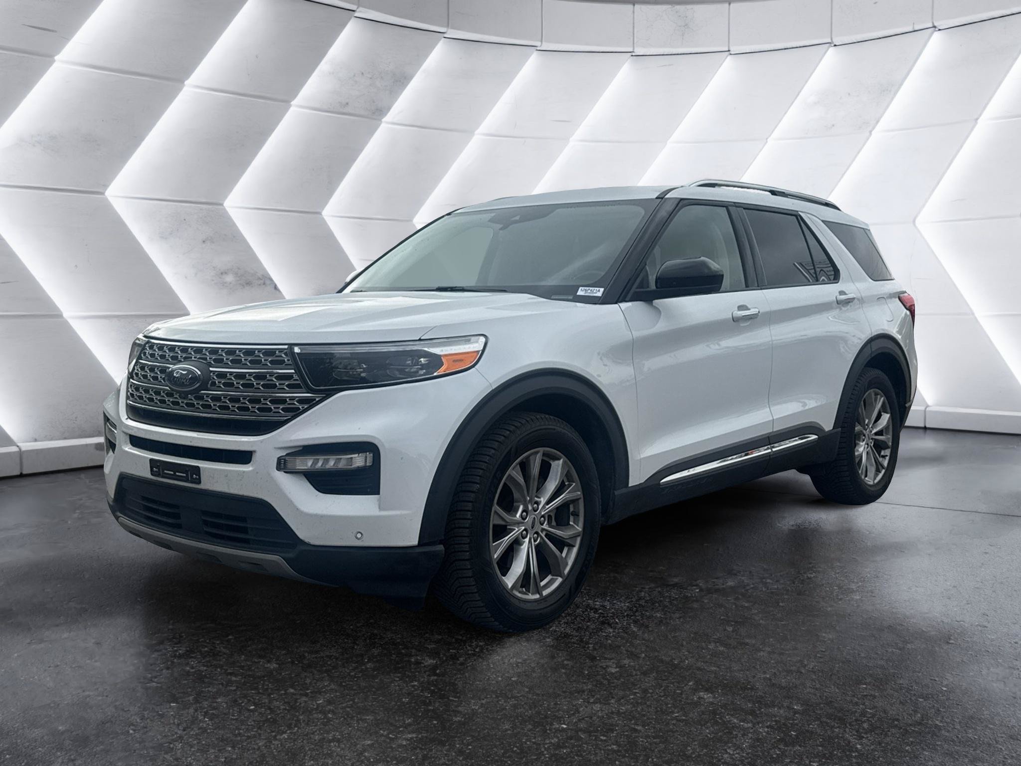 Used 2022 Ford Explorer Limited RWD image 3