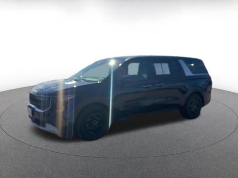 Used 2026 Kia Carnival FWD image 8