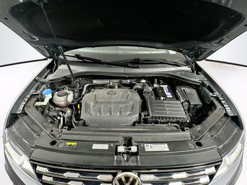 Used 2020 Volkswagen Tiguan SE w/ Panoramic Sunroof Package FWD image 31