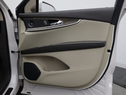 Used 2019 Lincoln Nautilus Reserve FWD image 39
