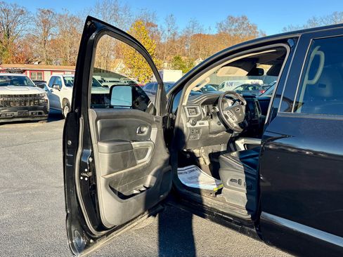 Used 2018 Nissan Titan PRO-4X w/ Pro-4x Convenience Package image 14