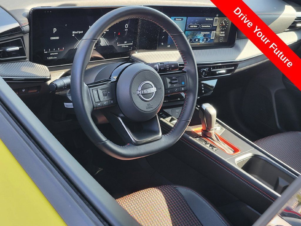 Used 2025 Nissan Kicks SR AWD/4WD image 5
