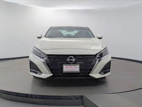 Used 2023 Nissan Altima 2.5 SV FWD image 12