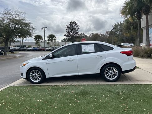Used 2018 Ford Focus SE image 6