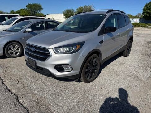 Used 2017 Ford Escape SE w/ SE Sport Appearance Package AWD/4WD image 1