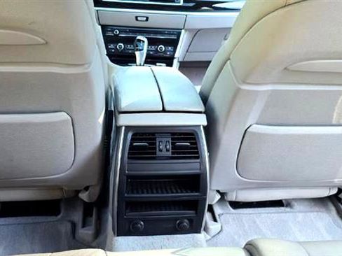 Used 2012 BMW 550i Gran Turismo w/ Driver Assistance Pkg image 10