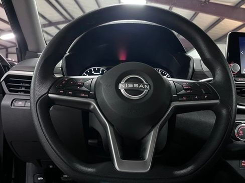 Used 2024 Nissan Altima 2.5 SV FWD image 19