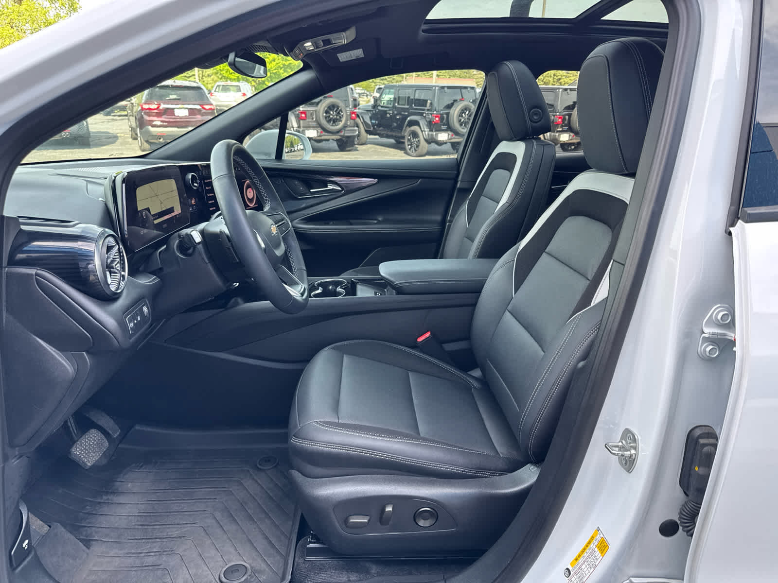 Used 2024 Chevrolet Blazer EV LT AWD/4WD image 21