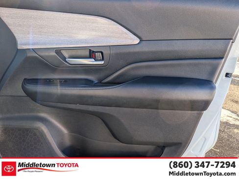 Used 2024 Toyota Grand Highlander Platinum image 36