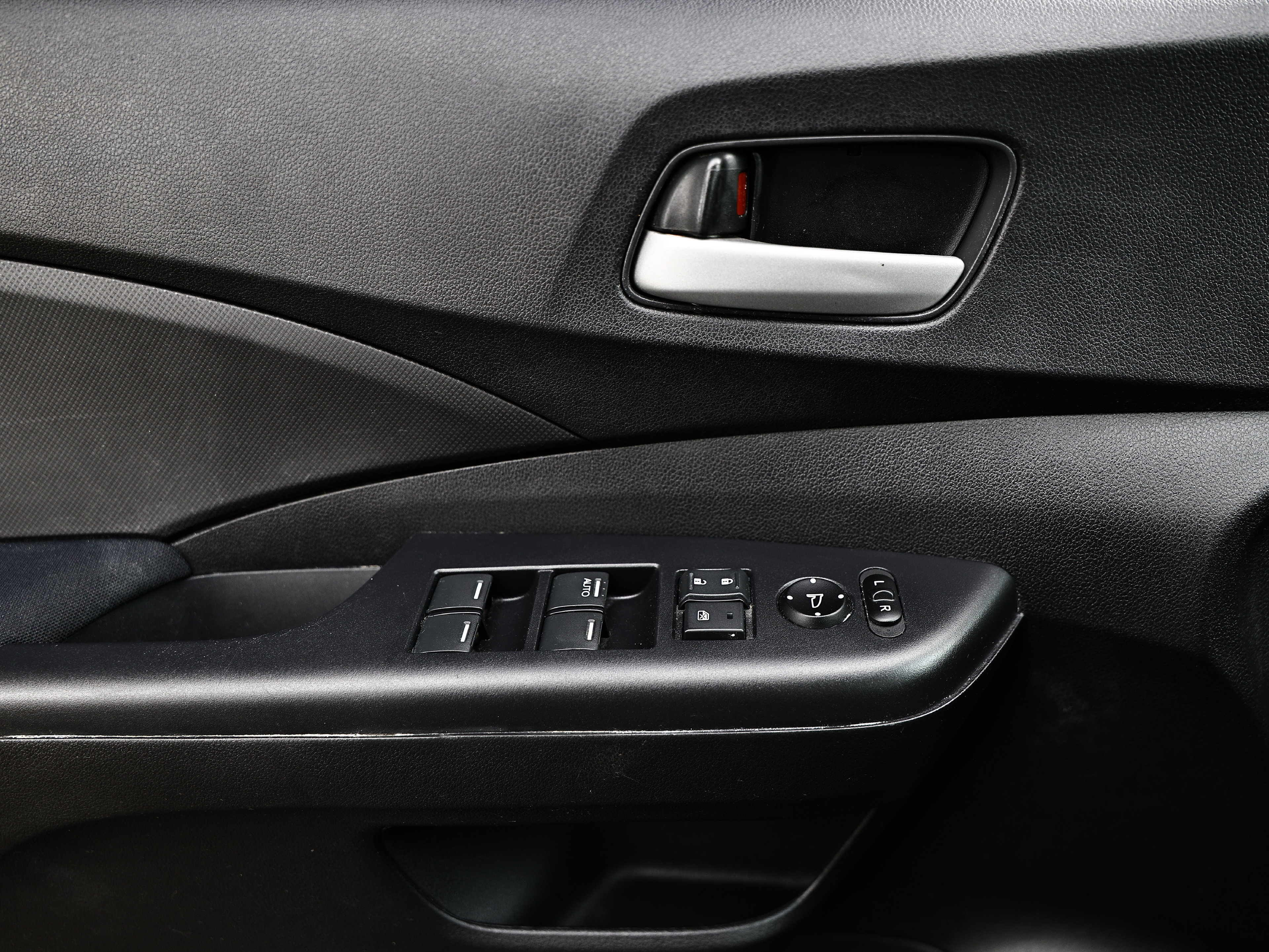 Used 2016 Honda CR-V LX image 16