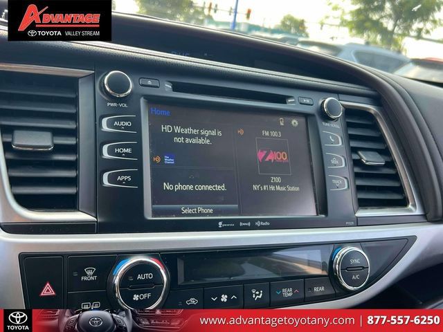 Used 2018 Toyota Highlander Plus AWD/4WD image 29