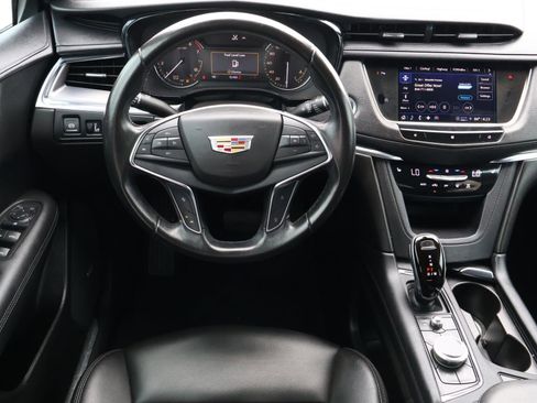 Used 2021 Cadillac XT5 Luxury w/ LPO, Floor Liner Package FWD image 8