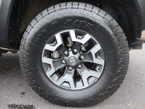 Used 2019 Toyota Tacoma TRD Off-Road AWD/4WD image 46