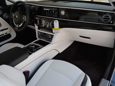 Used 2024 Rolls-Royce Spectre w/ Spectre Launch Package AWD/4WD image 18