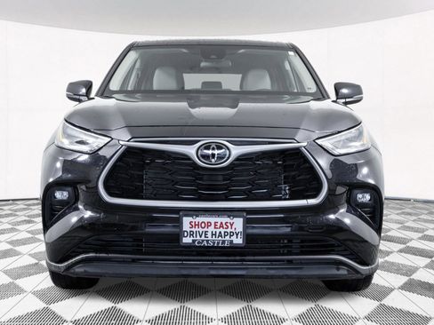 Used 2022 Toyota Highlander LE AWD/4WD image 11