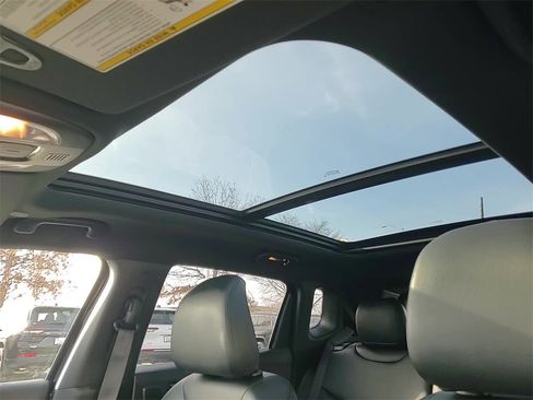 Used 2024 Jeep Compass Limited w/ Sun and Sound Group image 19