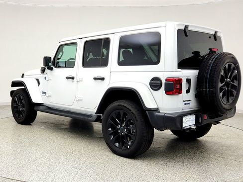 Used 2025 Jeep Wrangler Unlimited Sahara image 7