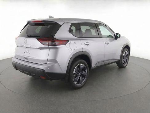 Used 2025 Nissan Rogue SV FWD image 4