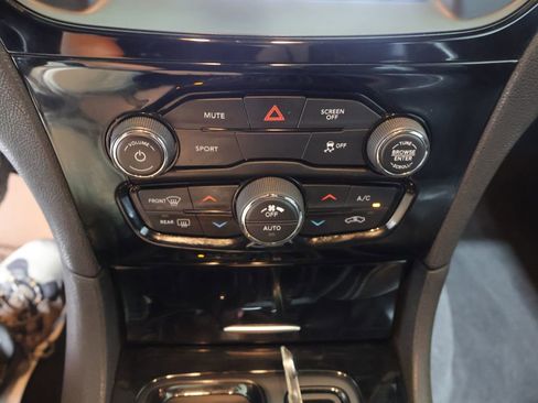 Used 2019 Chrysler 300 S AWD/4WD image 27