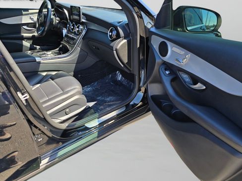 Used 2019 Mercedes-Benz GLC 300 4MATIC image 25